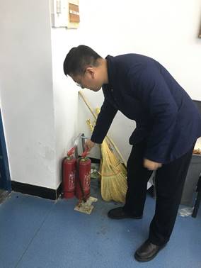 检查教室安全隐患