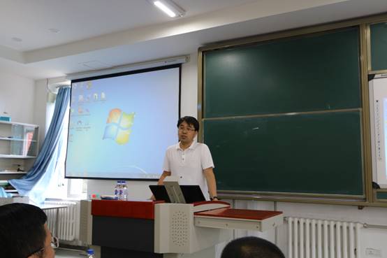 图片包含 人员, 室内, 墙壁, 天花板描述已自动生成