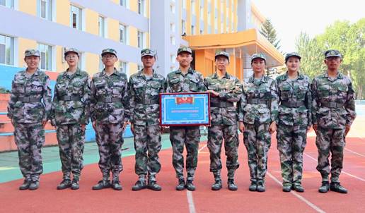 班队列获奖合影