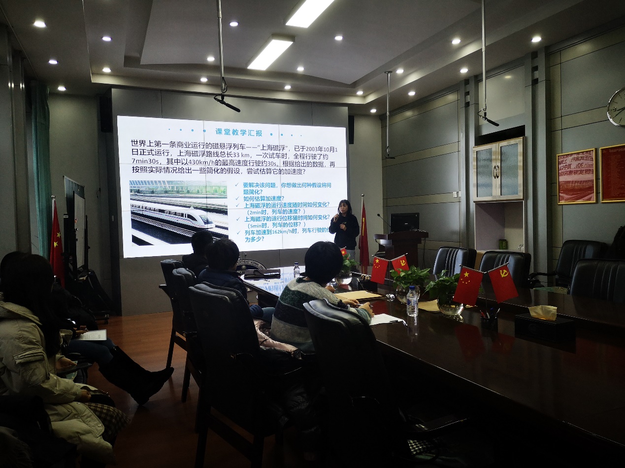 图片包含 室内, 天花板, 房间, 桌子描述已自动生成